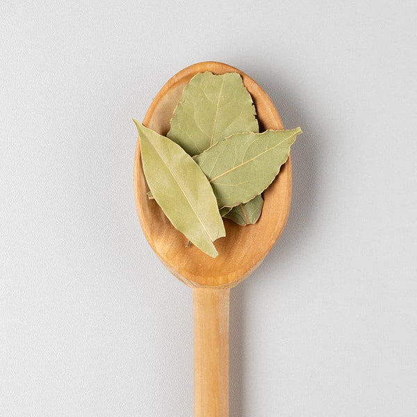 Lorbeerblätter, ganz.