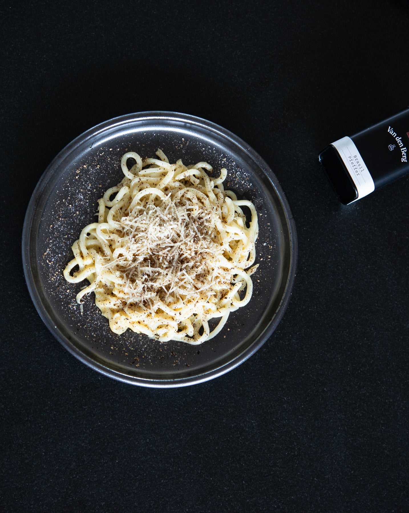 Cacio e Pepe mit Udon Nudeln