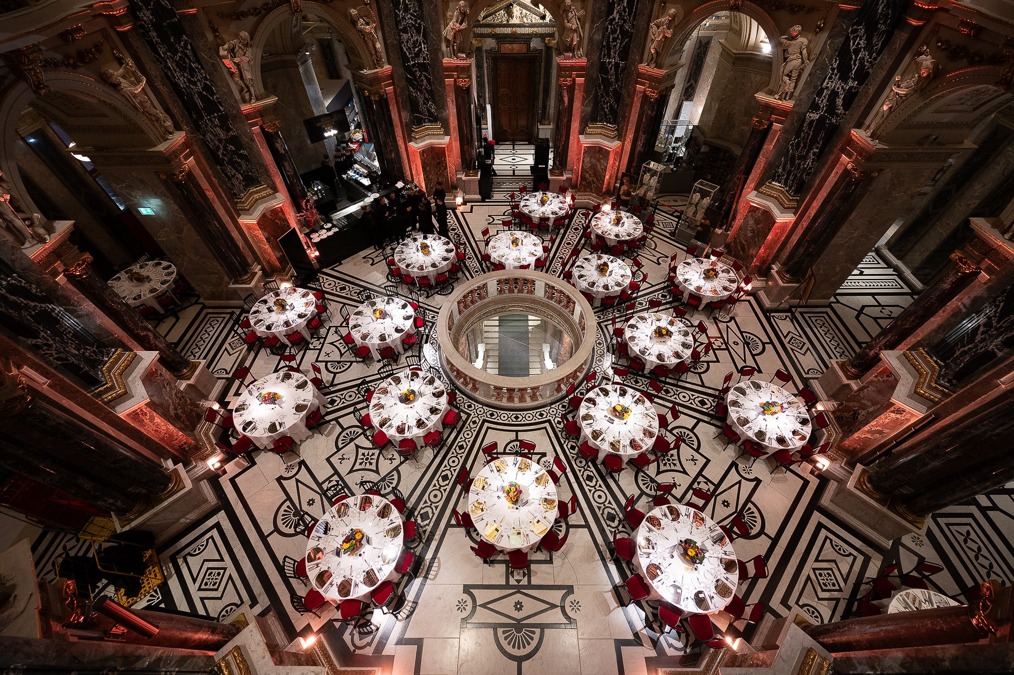 Ein kulinarisches Erlebnis im Kunsthistorischen Museum Wien: das Gala-Dinner im Rahmen der Ausstellung „Farbe und Illusion“