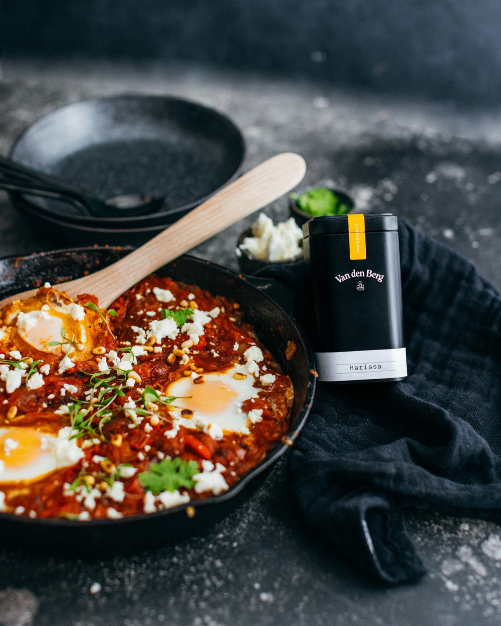 HARISSA-SHAKSHUKA MIT SALSICCIA -  van-den-berg-2