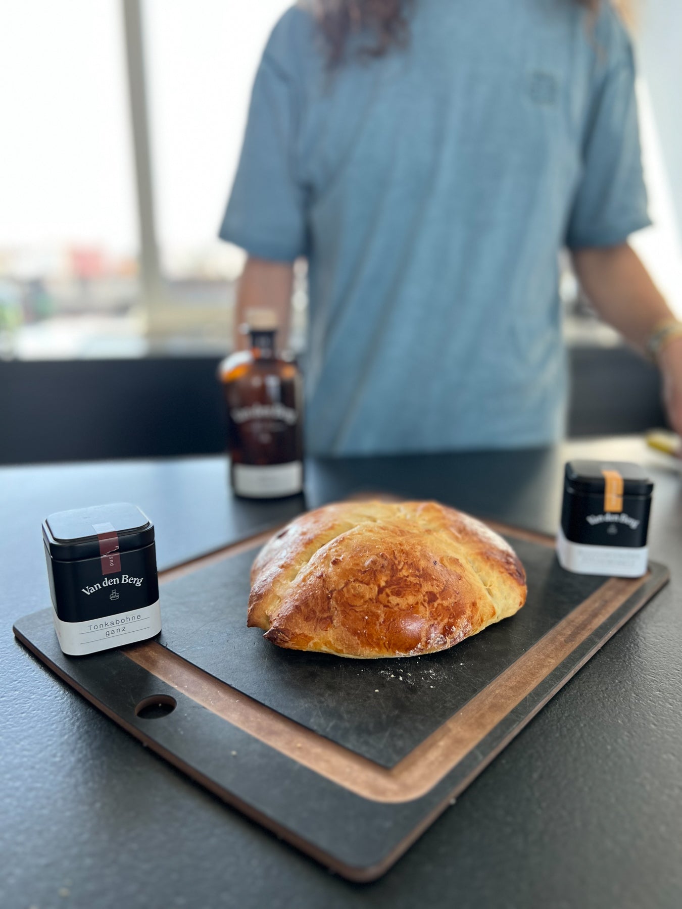 Van den Pinze mit Wermut Bianco, sizilianischem Zitronensalz und Tonkabohne 