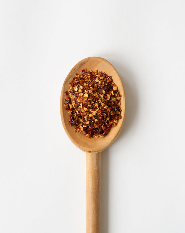 Van den Berg Scotch Bonnet Chili geschrotet auf Löffel